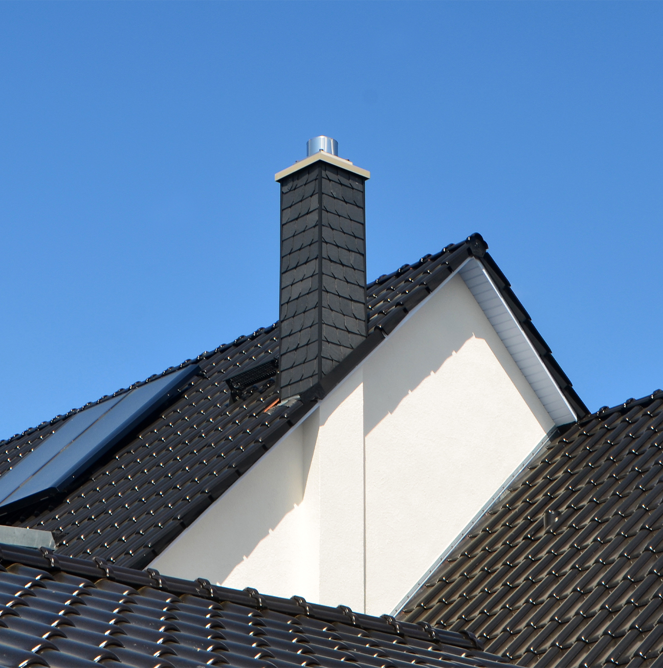 Wohnhaus mit Schornstein